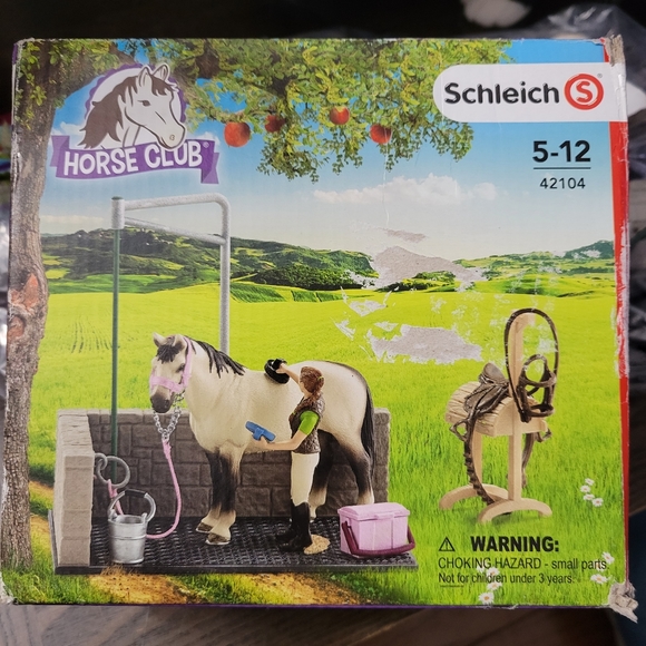 Schleich Horse Wash Area - New (Damaged Box) - Horse Club 42104 - Picture 1 of 3